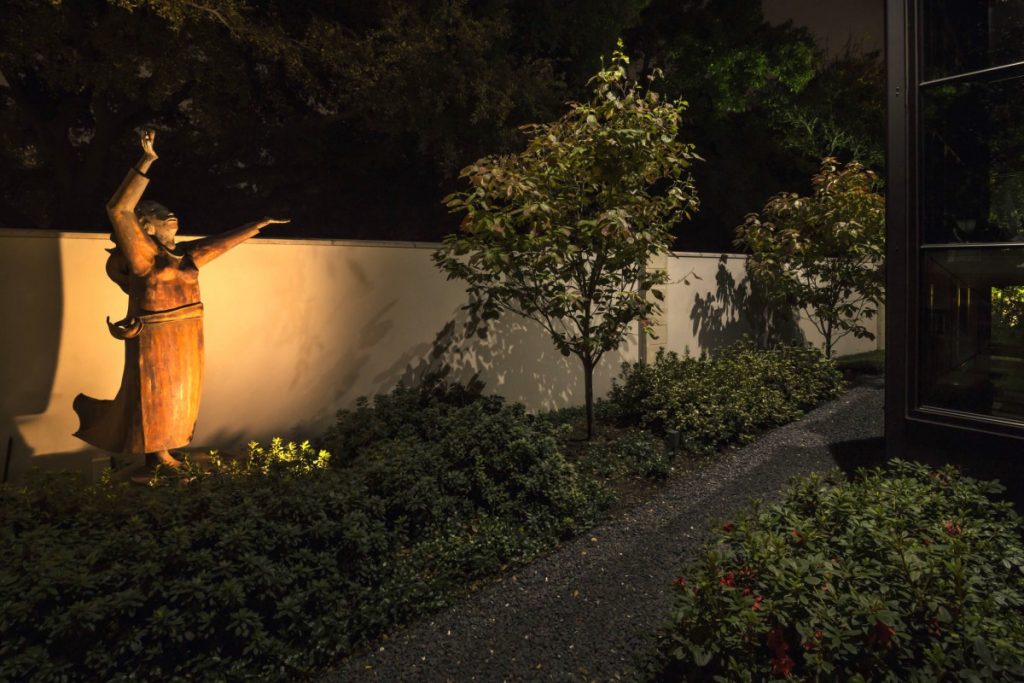 Bonick Landscaping Go Glam with Garden Sculpture Bonick Landscaping Go Glam with Garden Sculpture