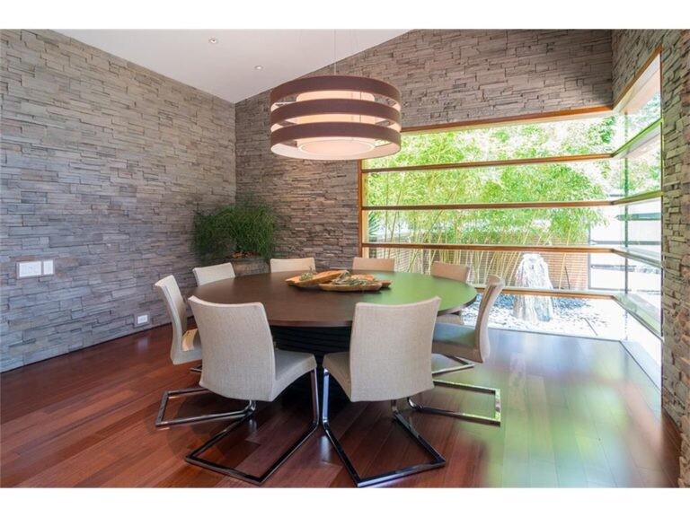 Bonick Landscaping Blurring the Boundaries: Indoor-Outdoor Living Spaces  