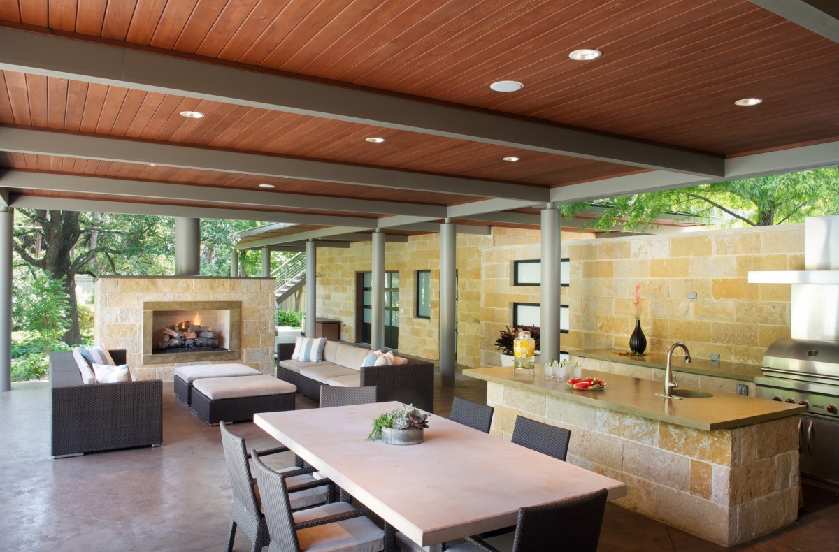 Contemporary outdoor kitchen design in Dallas, TX