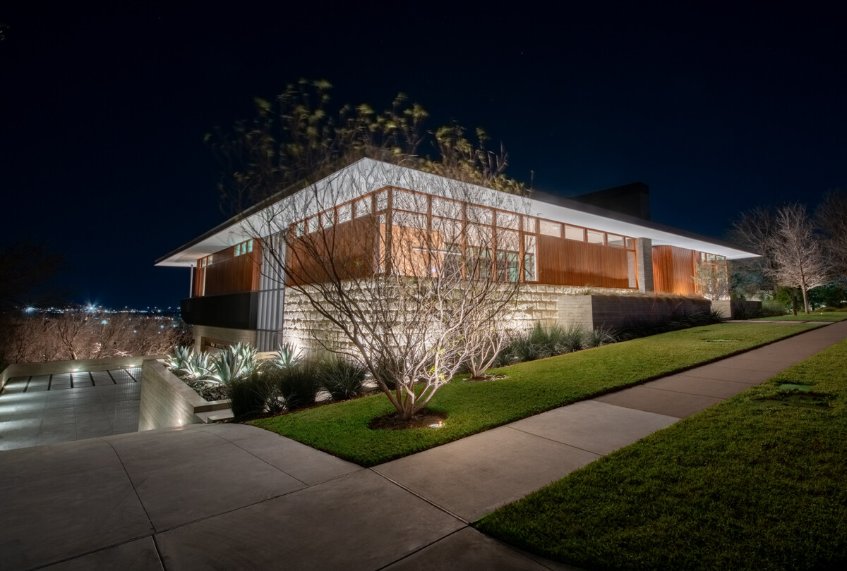 front exterior of River Hills modern architecture and landscape design