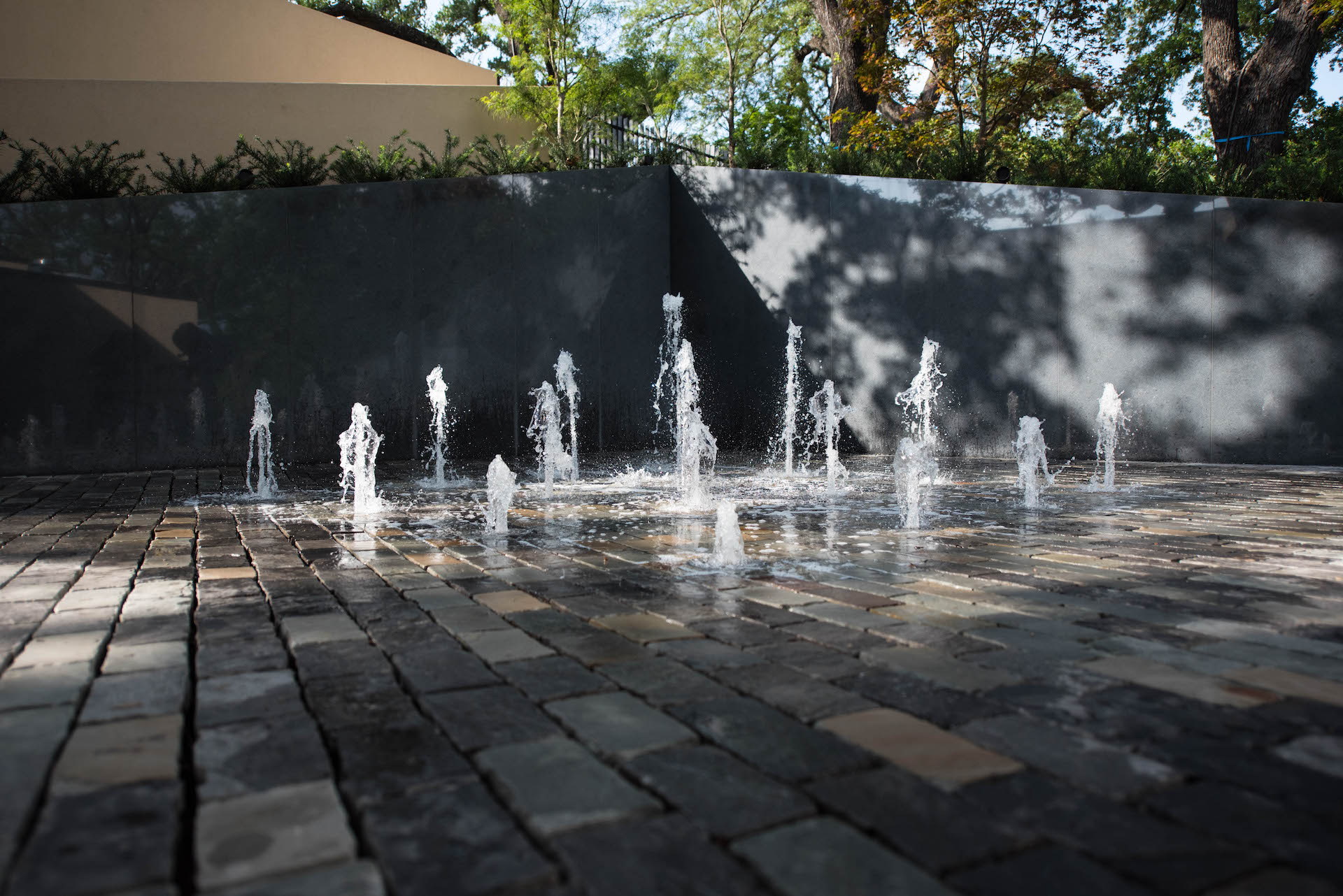 Cobblestone Dancing Deck Fountain with LED Lights