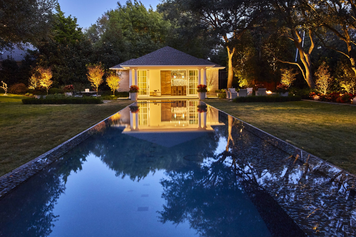 Bonick Landscaping Palomar negative edge pool at night