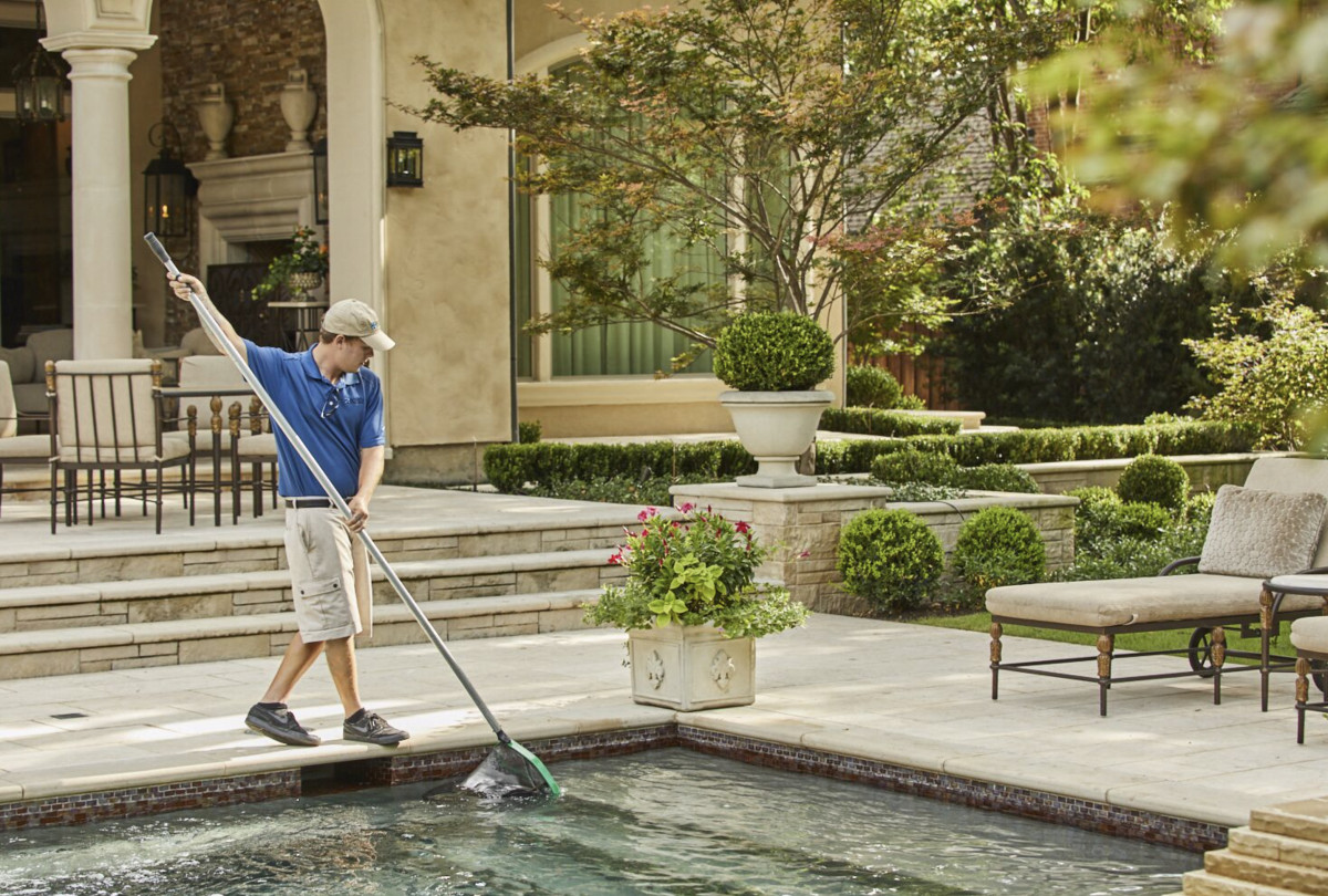 Dallas pool cleaning services