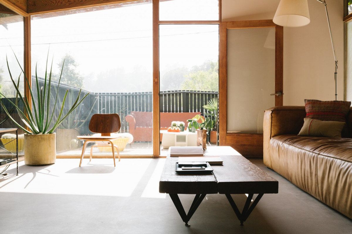 Herman-Miller-Eames-Molded-Plywood-Lounge-Chair