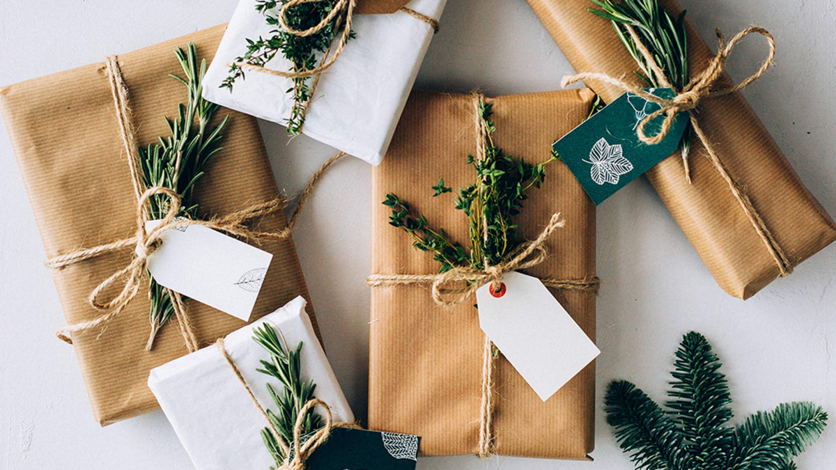 gift wrapping with herbs