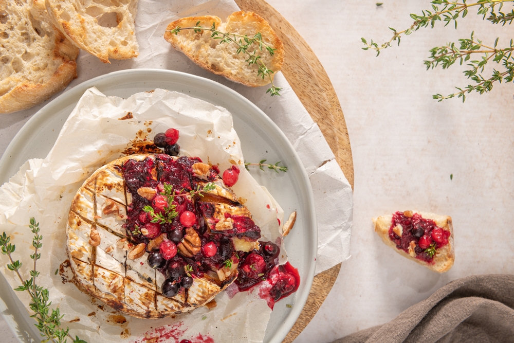Baked camembert brie cheese with cranberries
